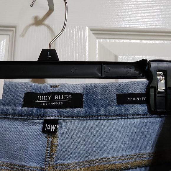 Judy Blue Skinny Fit Mid Rise 14w Nwt** - Picture 6 of 7